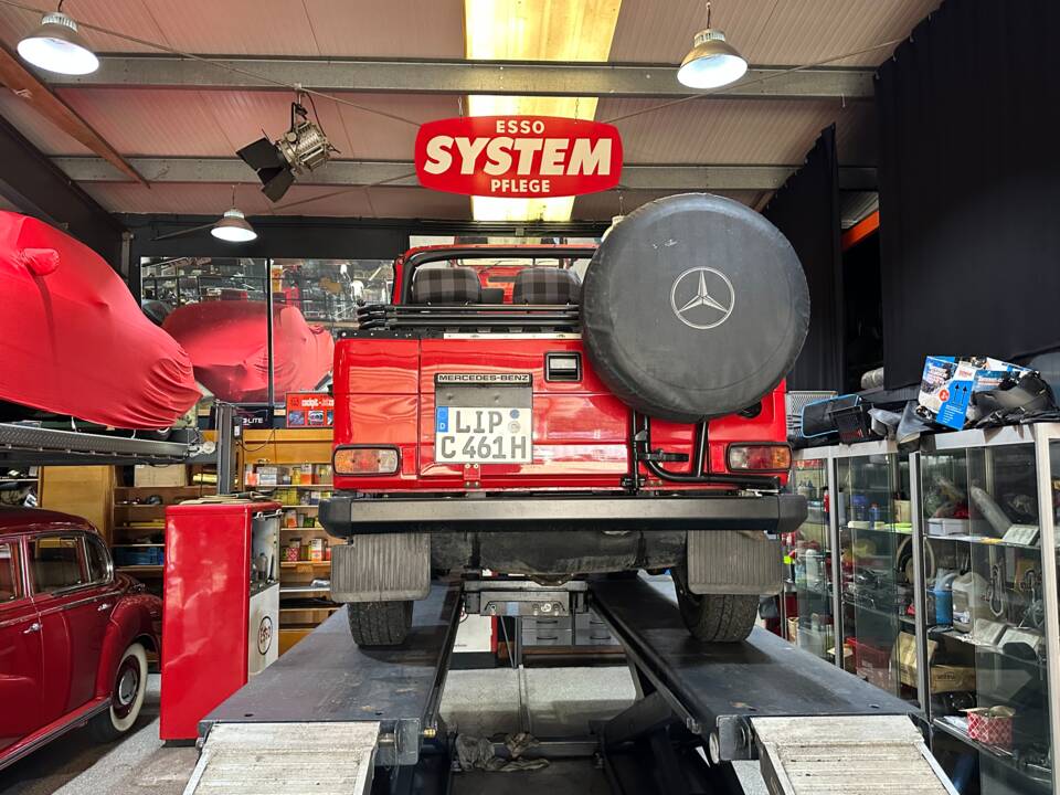 Image 19/25 de Mercedes-Benz 300 GD (SWB) (1987)