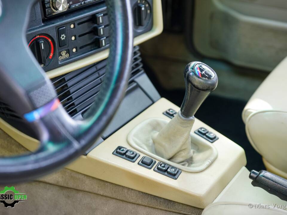 Image 10/51 of BMW M 535i (1985)