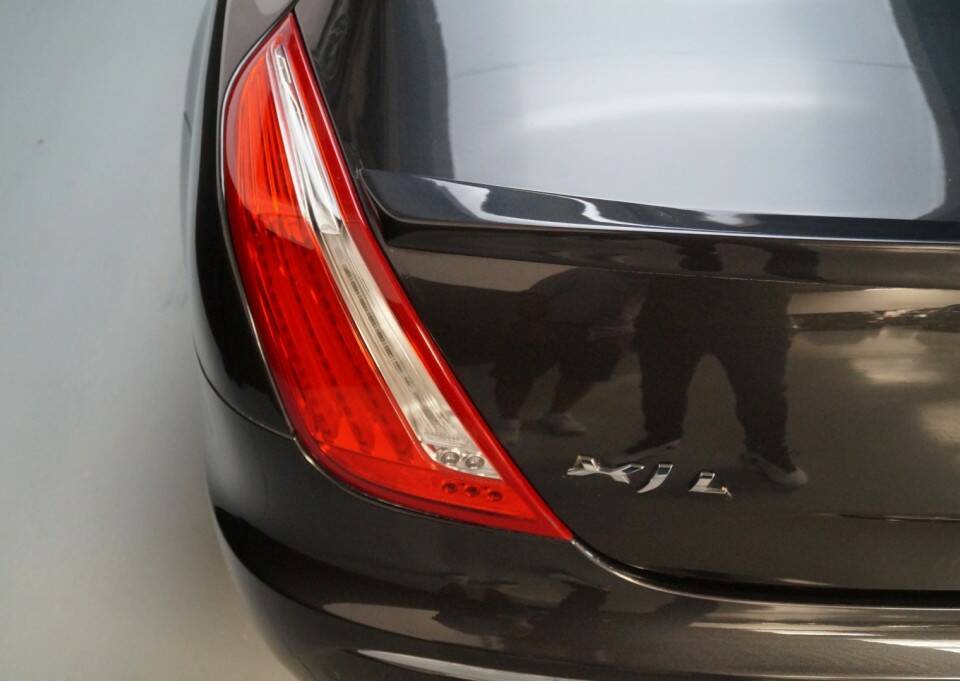 Image 11/32 of Jaguar XJ 5.0 (2011)