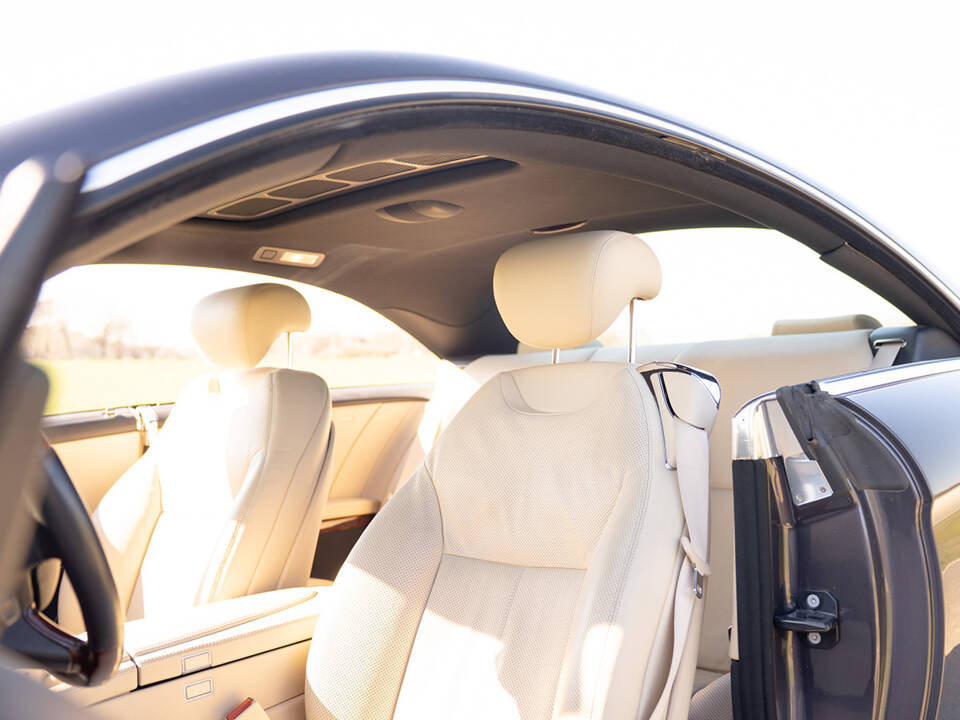 Image 35/67 of Mercedes-Benz CL 500 (2006)