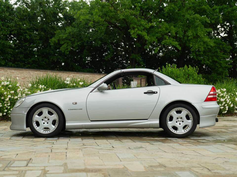 Immagine 7/50 di Mercedes-Benz SLK 230 Kompressor (1997)