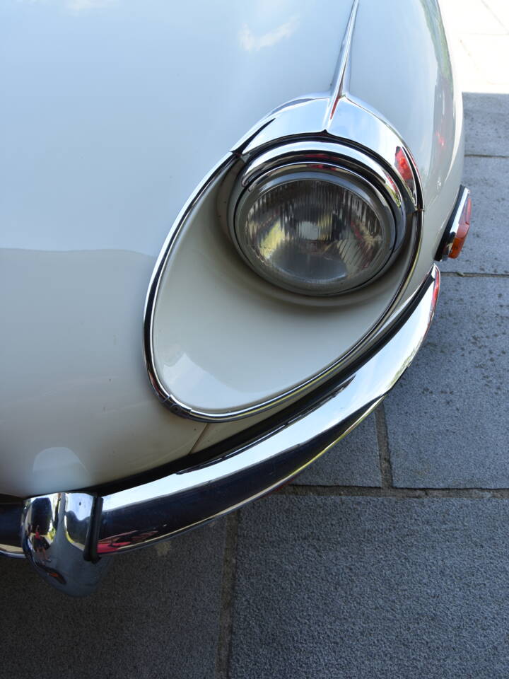 Image 23/24 of Jaguar E-Type (2+2) (1970)