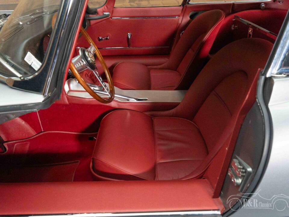 Image 16/19 of Jaguar Type E 3.8 (1964)