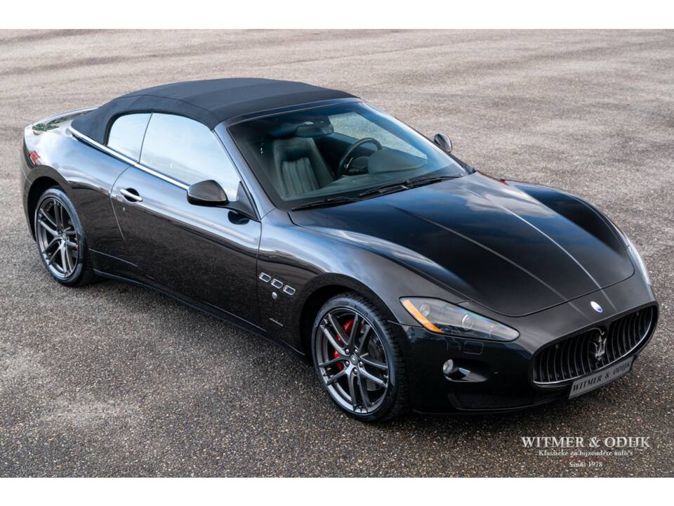 Imagen 2/42 de Maserati GranCabrio 4.7 (2010)