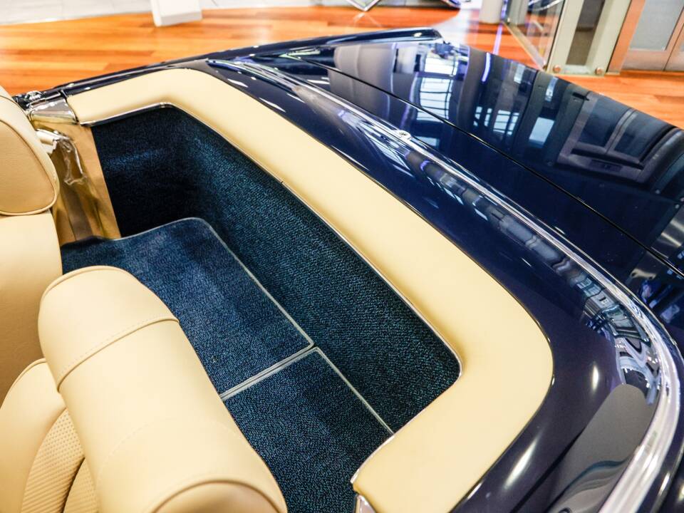 Image 25/31 de Mercedes-Benz 280 SL (1968)