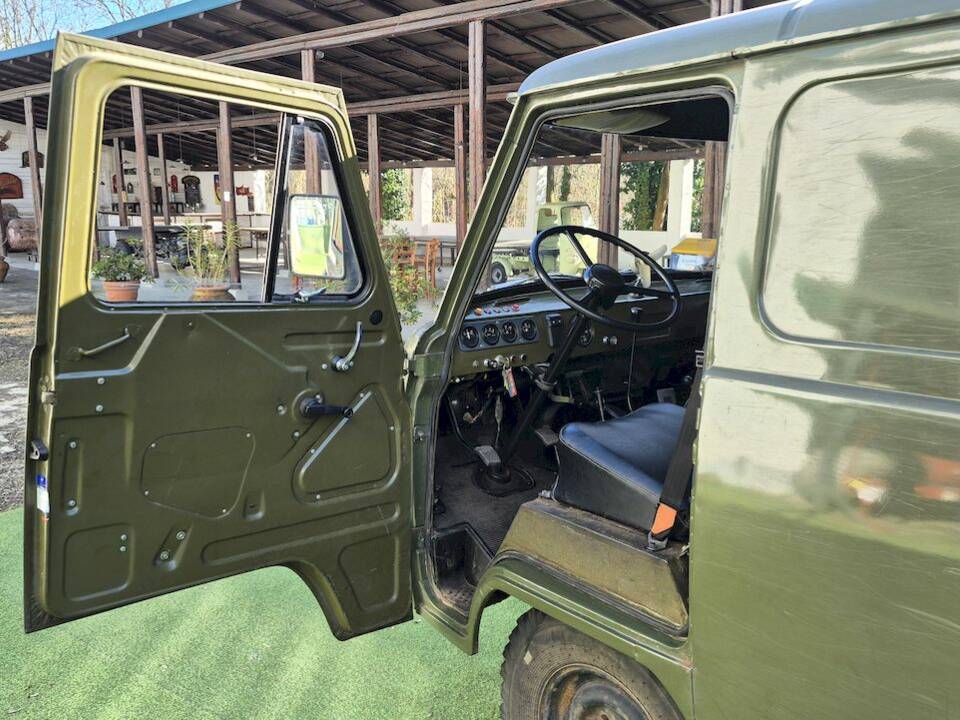 Image 16/51 of UAZ 3741 (1991)