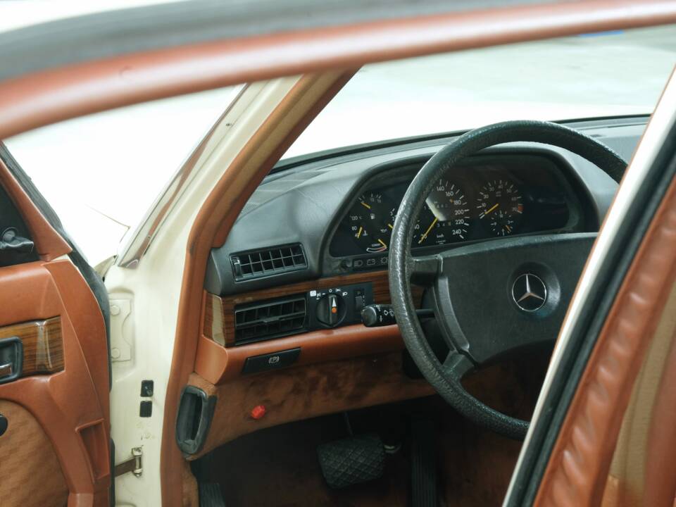 Bild 38/50 von Mercedes-Benz 380 SE (1980)