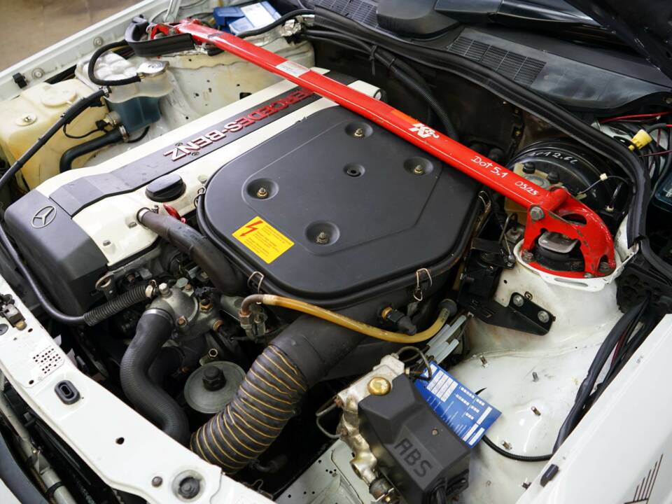 Imagen 34/36 de Mercedes-Benz 190 E 2.6 (1990)