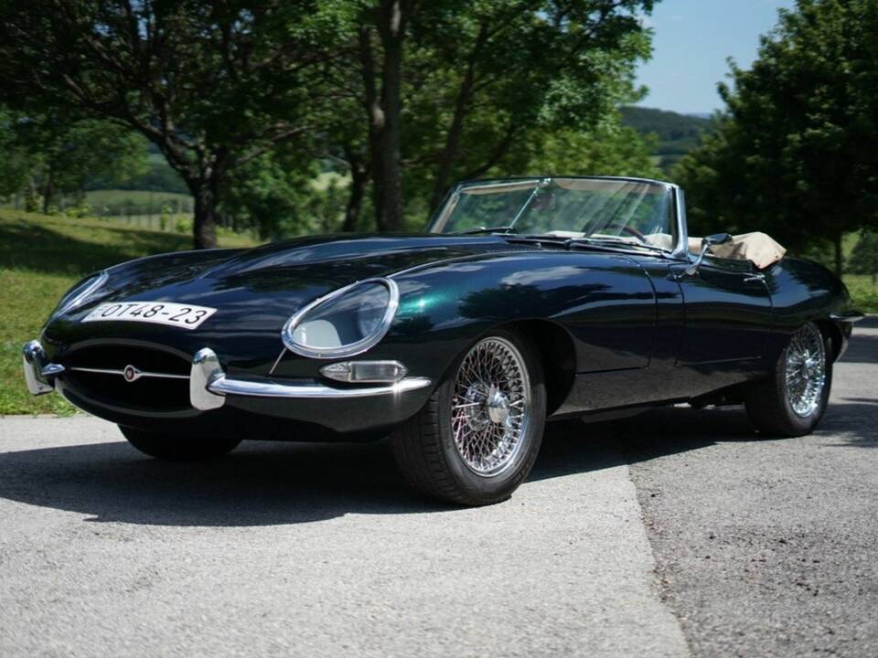 Image 4/8 of Jaguar E-Type "Lightweight" (1963)