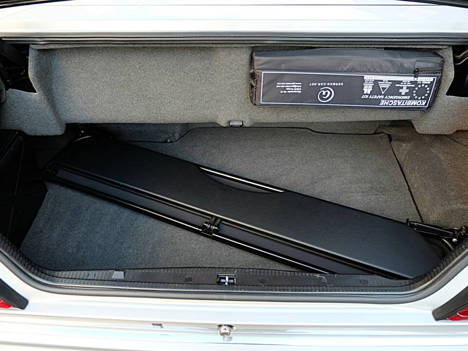 Image 59/74 of Mercedes-Benz E 320 (1997)