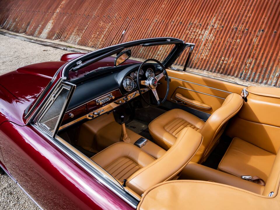 Image 31/51 of Maserati 3500 GTI Spyder Vignale (1963)