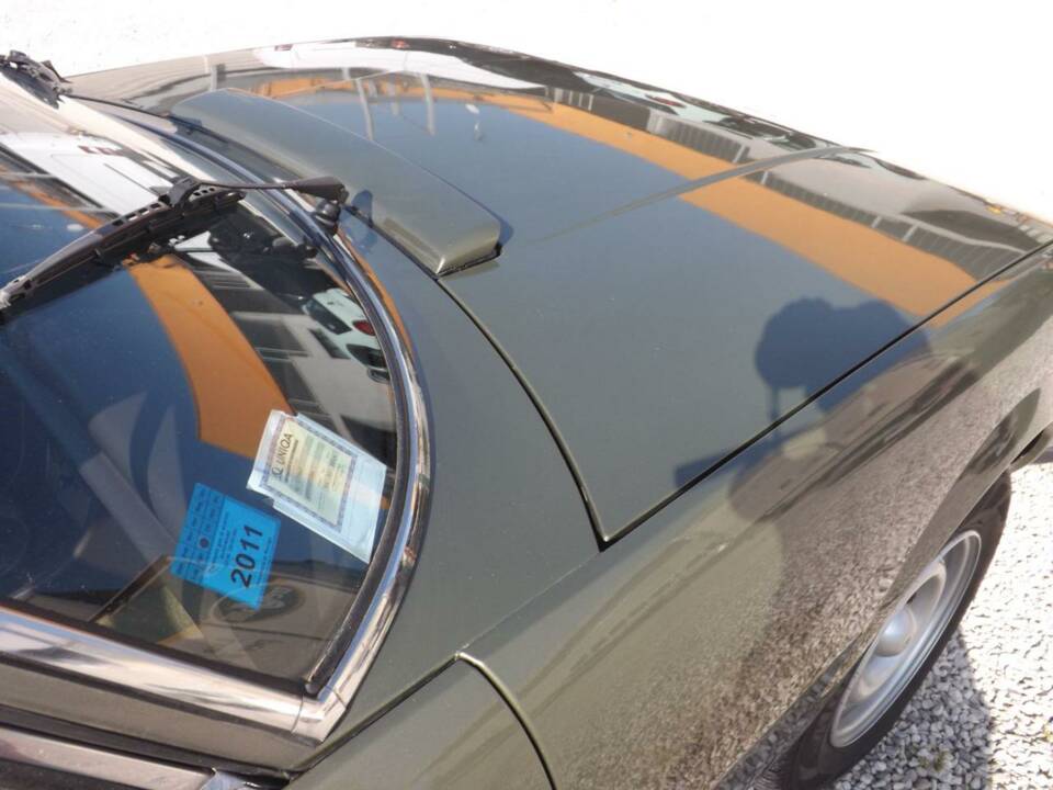 Image 19/49 of Peugeot 504 Coupé (1981)