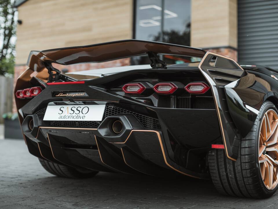 Image 64/68 of Lamborghini Sián FKP 37 (2021)