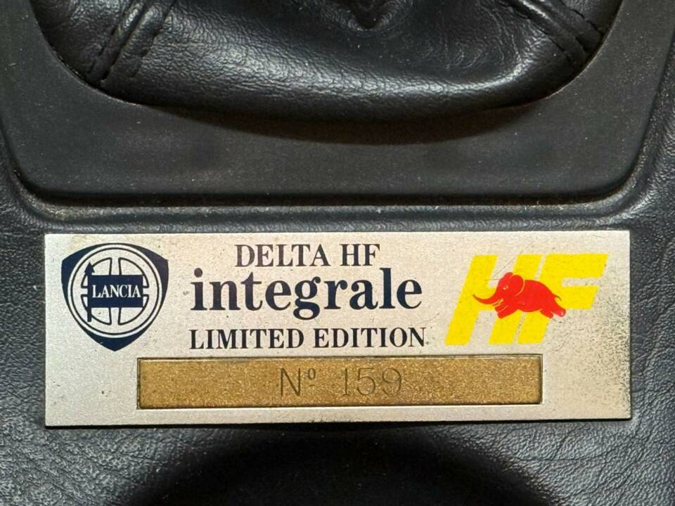 Image 24/50 of Lancia Delta HF Integrale 16V (1994)
