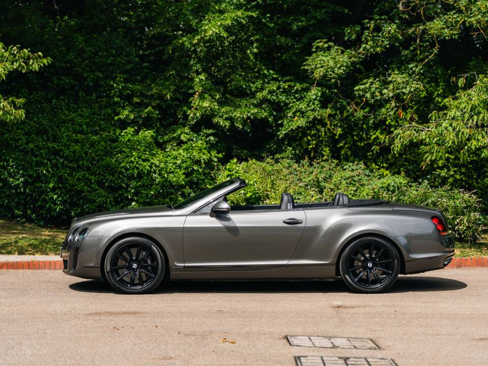 Immagine 45/50 di Bentley Continental GTC (2010)