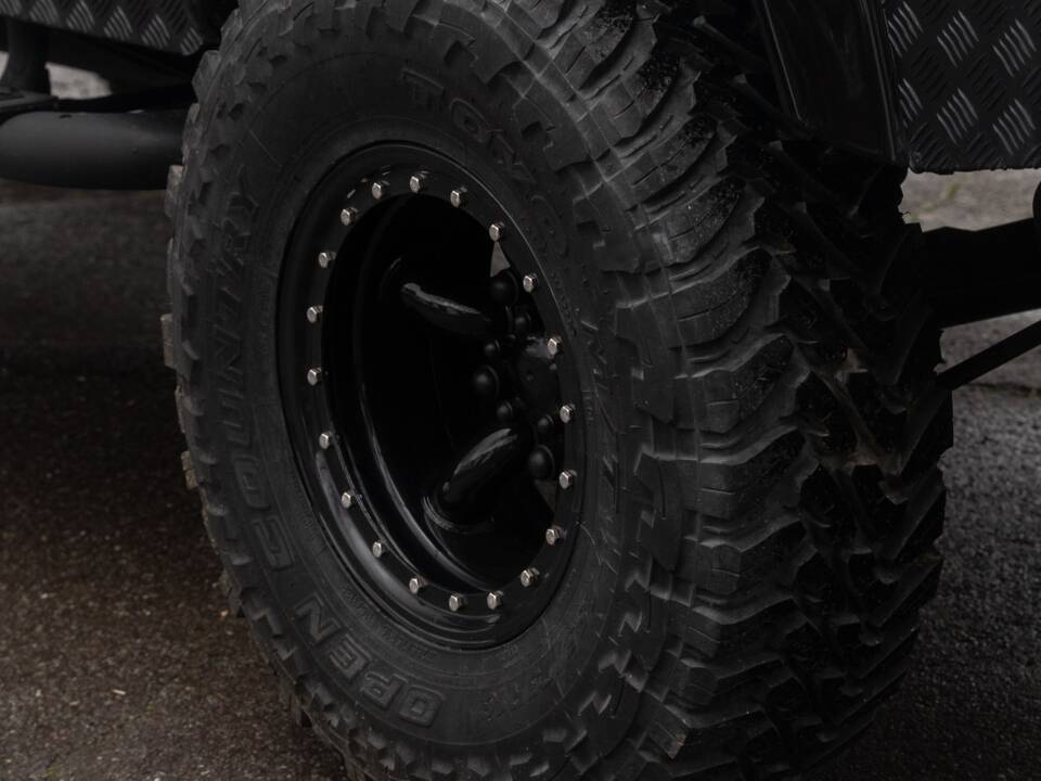 Image 15/50 de Land Rover Defender 110 Crew Cab SE (2010)