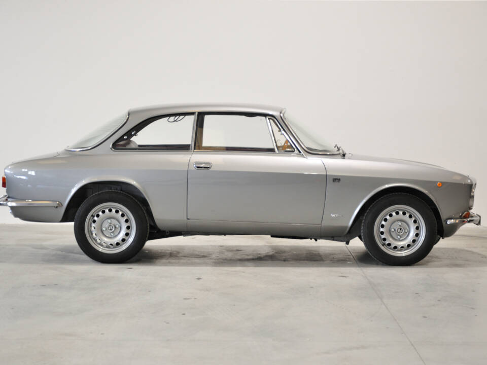 Bild 25/30 von Alfa Romeo Giulia 1300 GT Junior (1971)