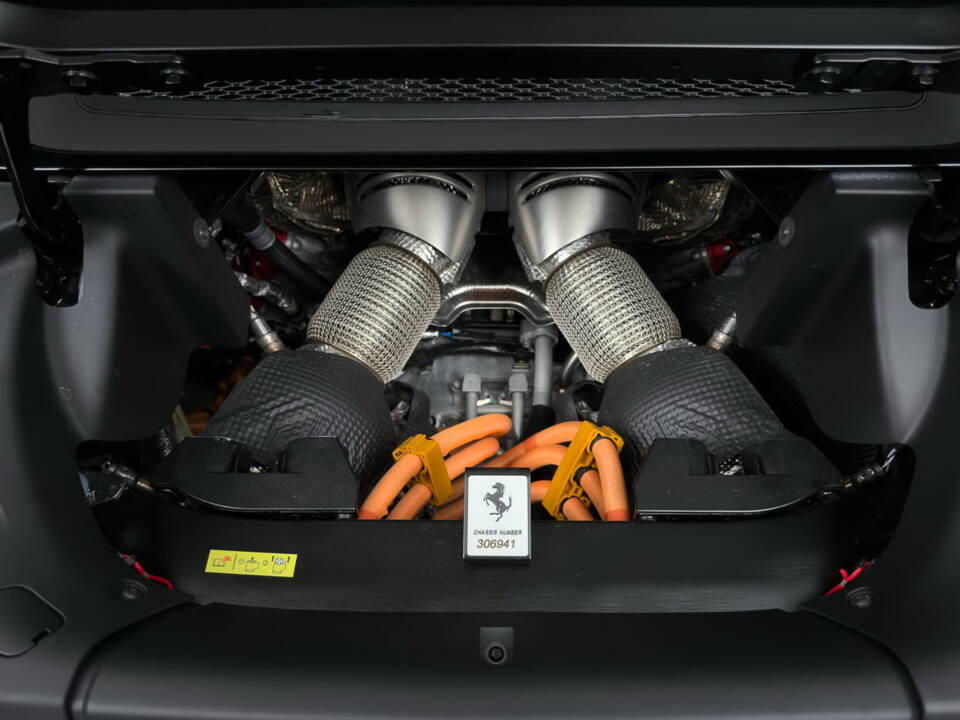 Image 37/42 de Ferrari 296 GTS (2024)