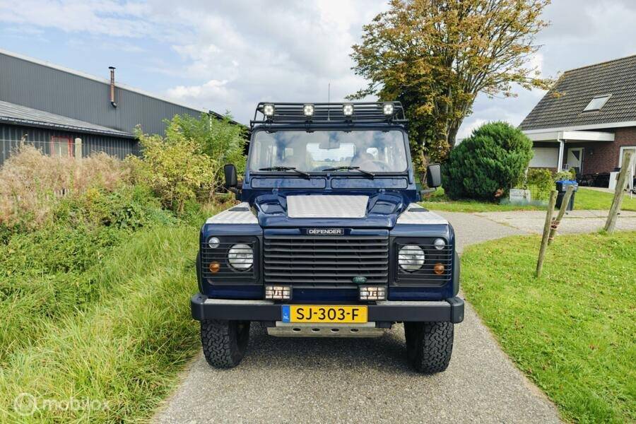 Image 4/39 de Land Rover Defender 90 (1997)