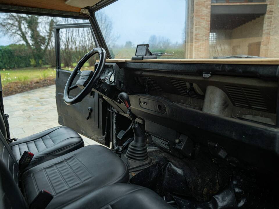 Bild 28/50 von Land Rover 90 (1985)