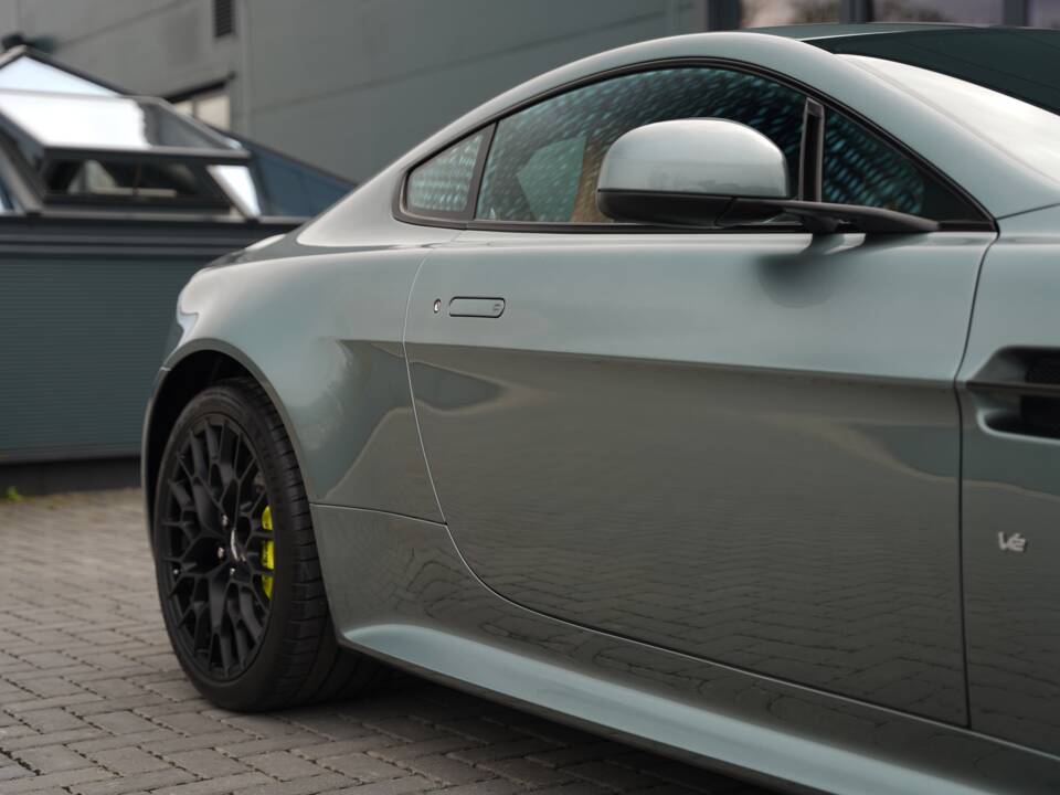 Bild 45/50 von Aston Martin V12 Vantage AMR (2017)