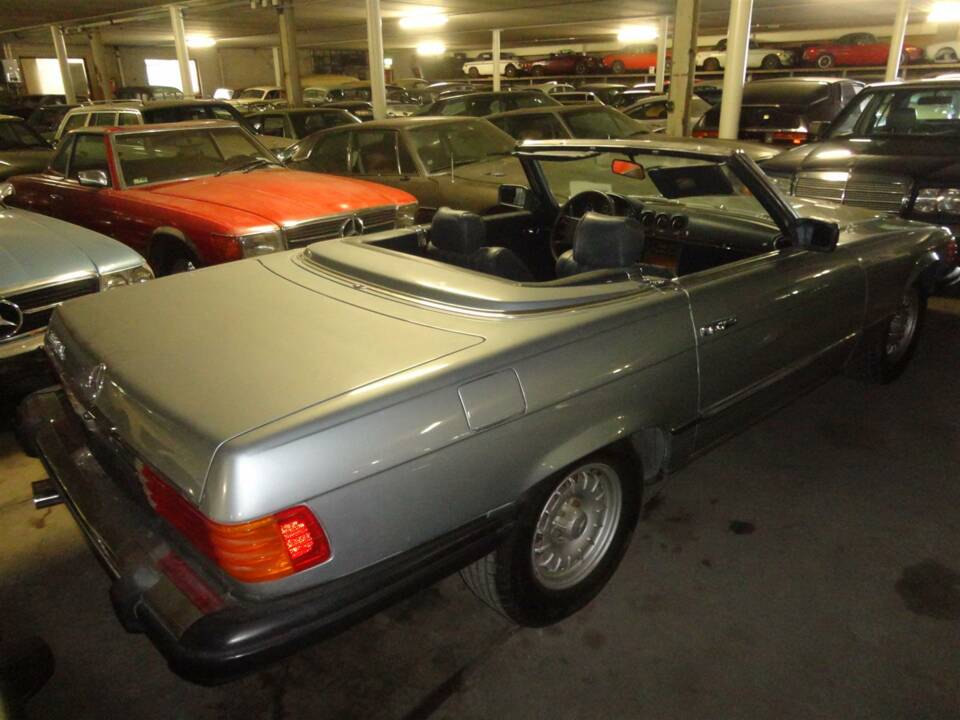 Image 8/18 of Mercedes-Benz 380 SL (1982)