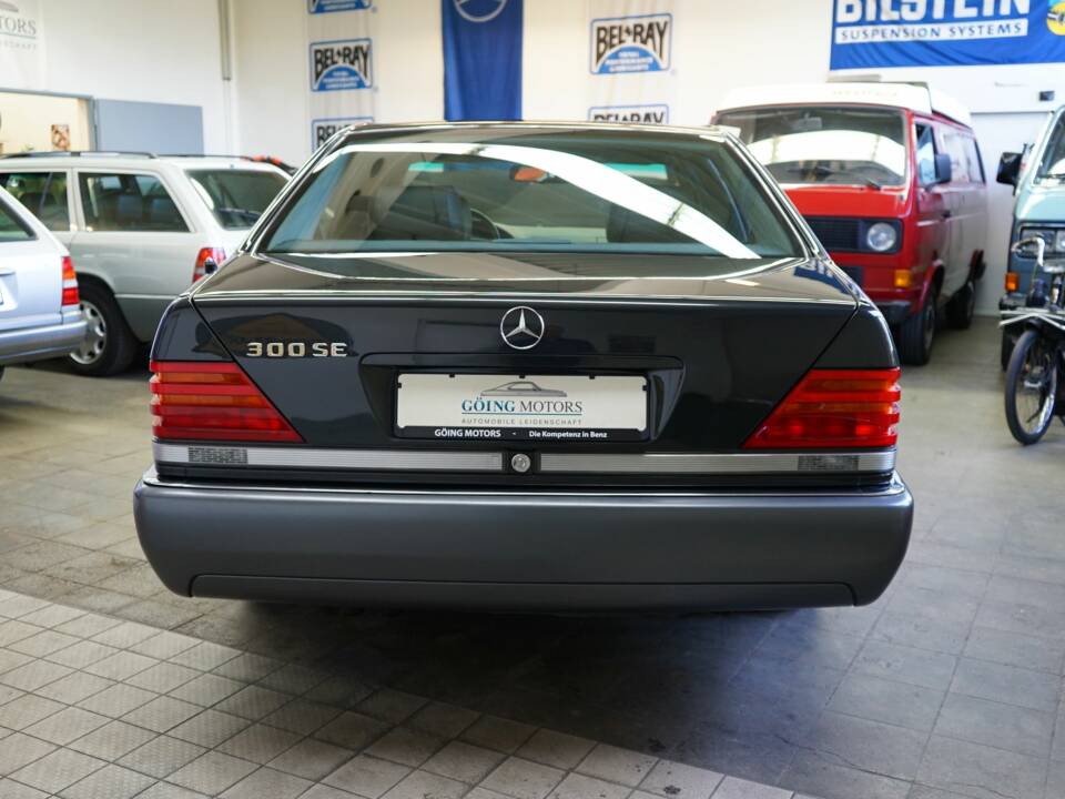 Image 10/36 of Mercedes-Benz 300 SE (1992)