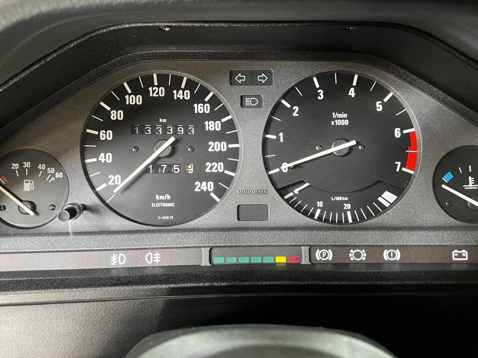 Immagine 12/21 di BMW 318i (1991)
