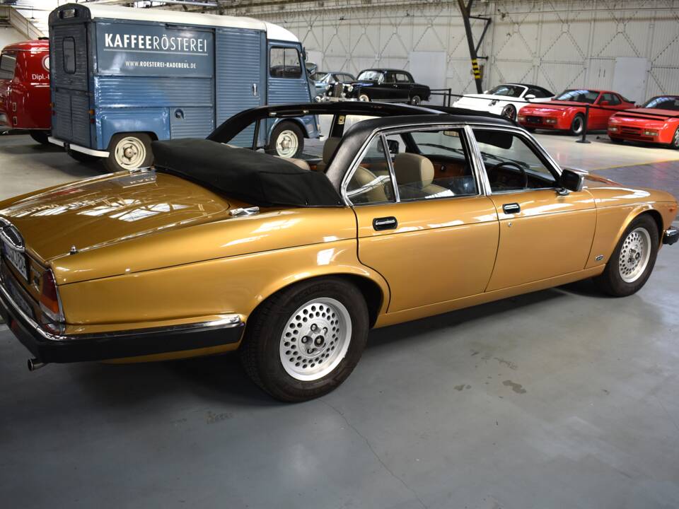 Image 11/47 of Daimler Sovereign 4.2 (1982)