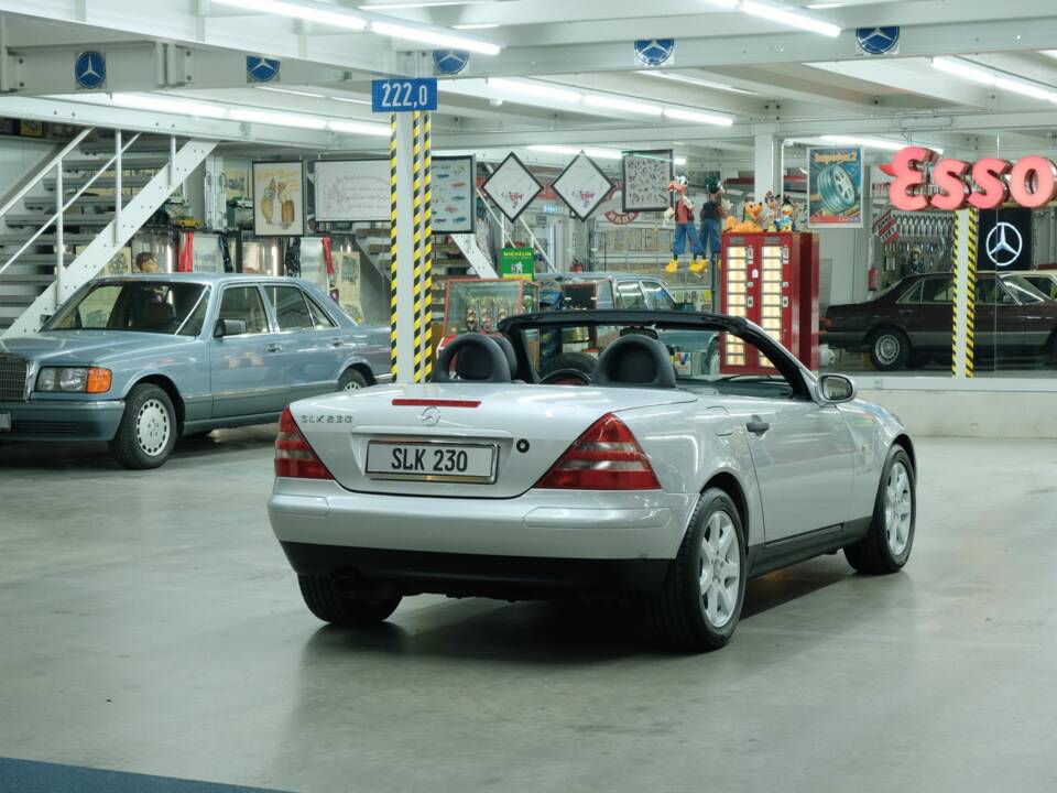 Immagine 40/50 di Mercedes-Benz SLK 230 Kompressor (1996)