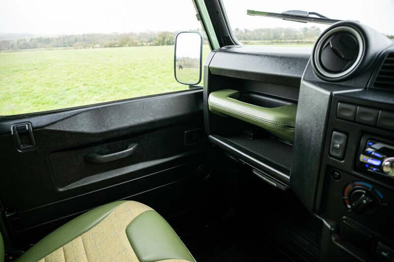 Image 17/39 of Land Rover Defender 90 TD4 (2008)