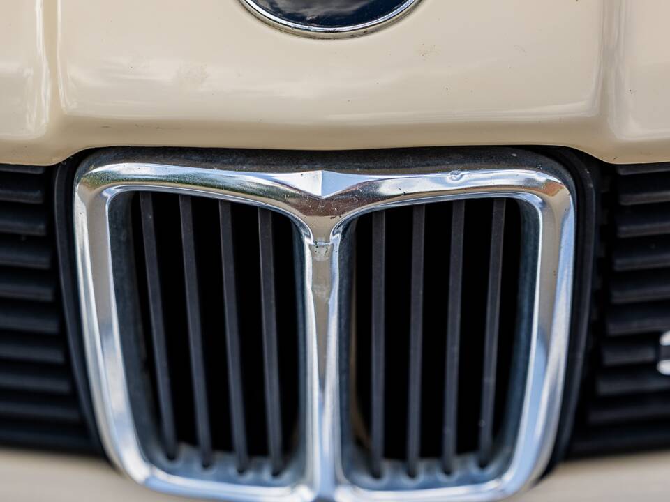 Image 31/48 of BMW 320/6 (1980)