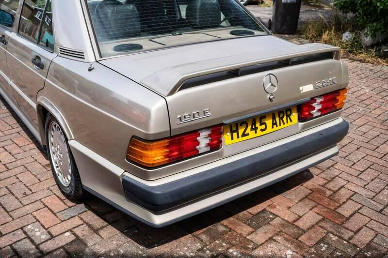 Image 29/50 of Mercedes-Benz 190 E 2.5-16 (1991)