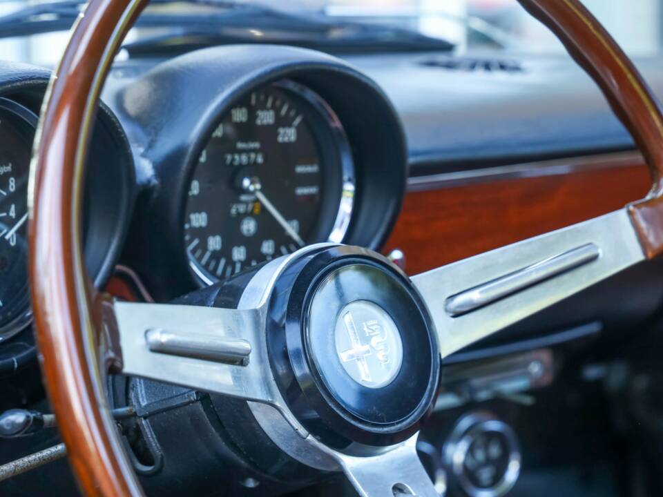 Bild 49/50 von Alfa Romeo Giulia 1300 GT Junior (1972)