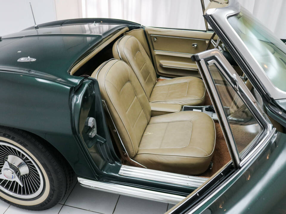 Image 7/17 of Chevrolet Corvette Sting Ray Convertible (1966)