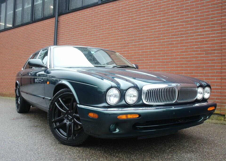 Bild 3/8 von Jaguar XJ 8 4.0 Executive (2000)