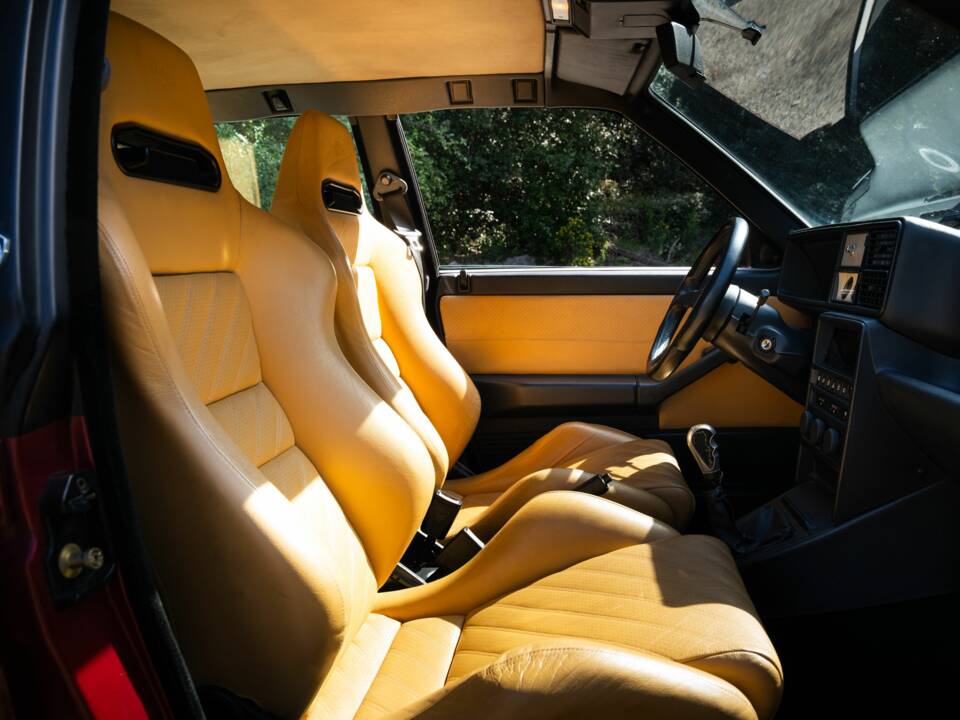 Image 23/63 of Lancia Delta HF Integrale Evoluzione II (1994)