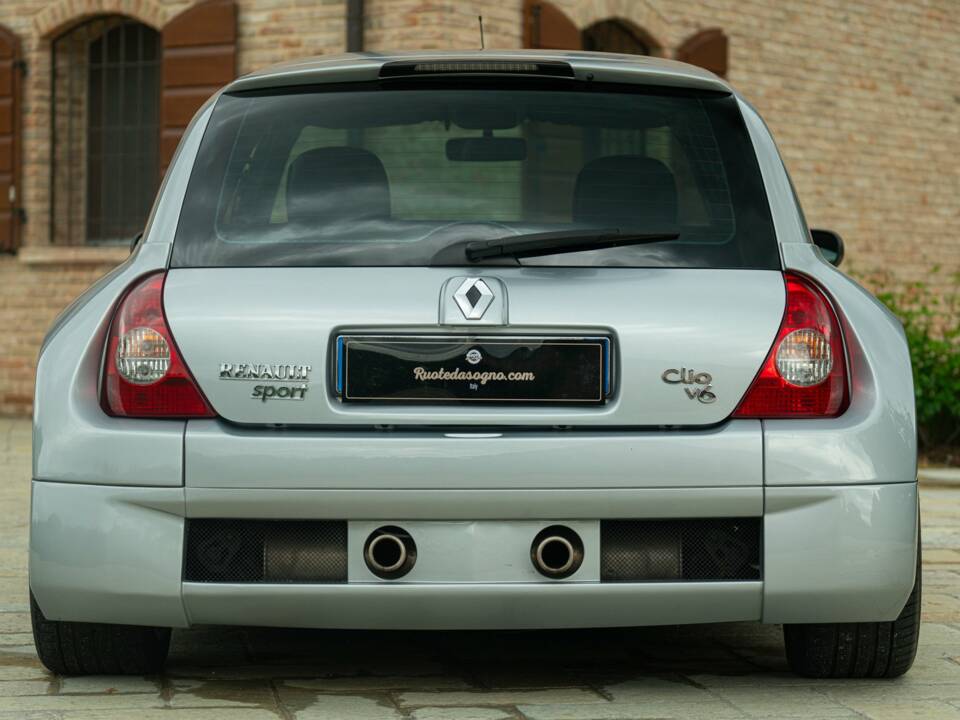 Image 8/50 de Renault Clio II V6 (2002)