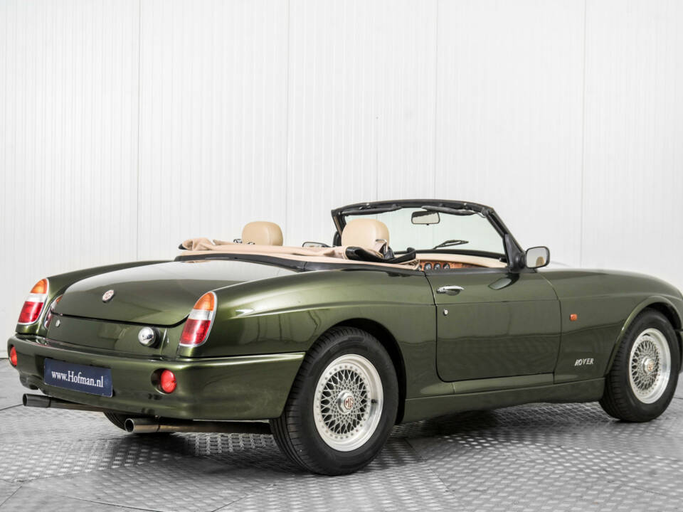 Image 2/50 of MG RV8 (1994)