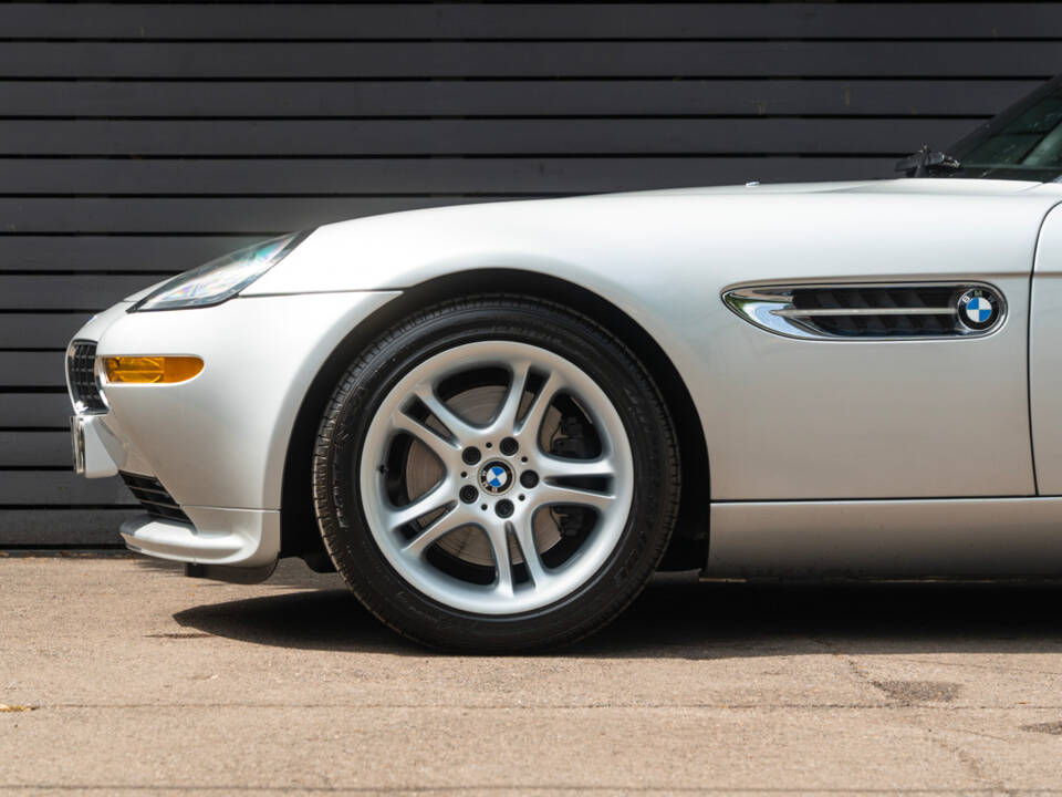 Image 6/53 of BMW Z8 (2001)