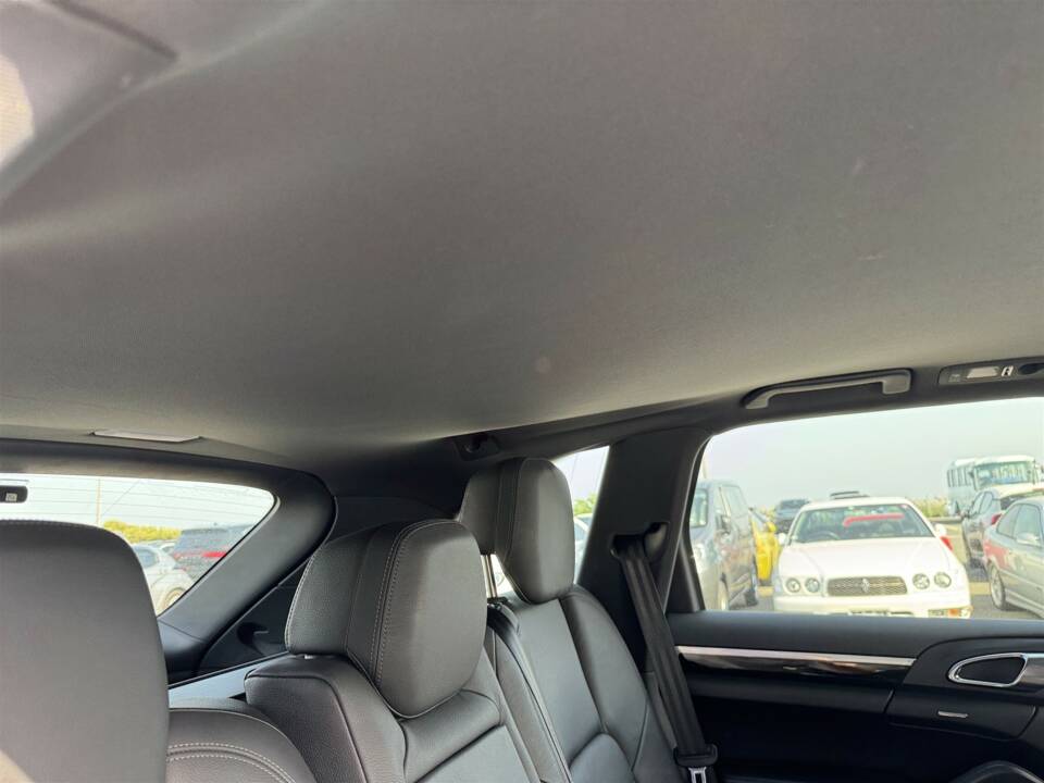 Bild 37/61 von Porsche Cayenne S (2010)