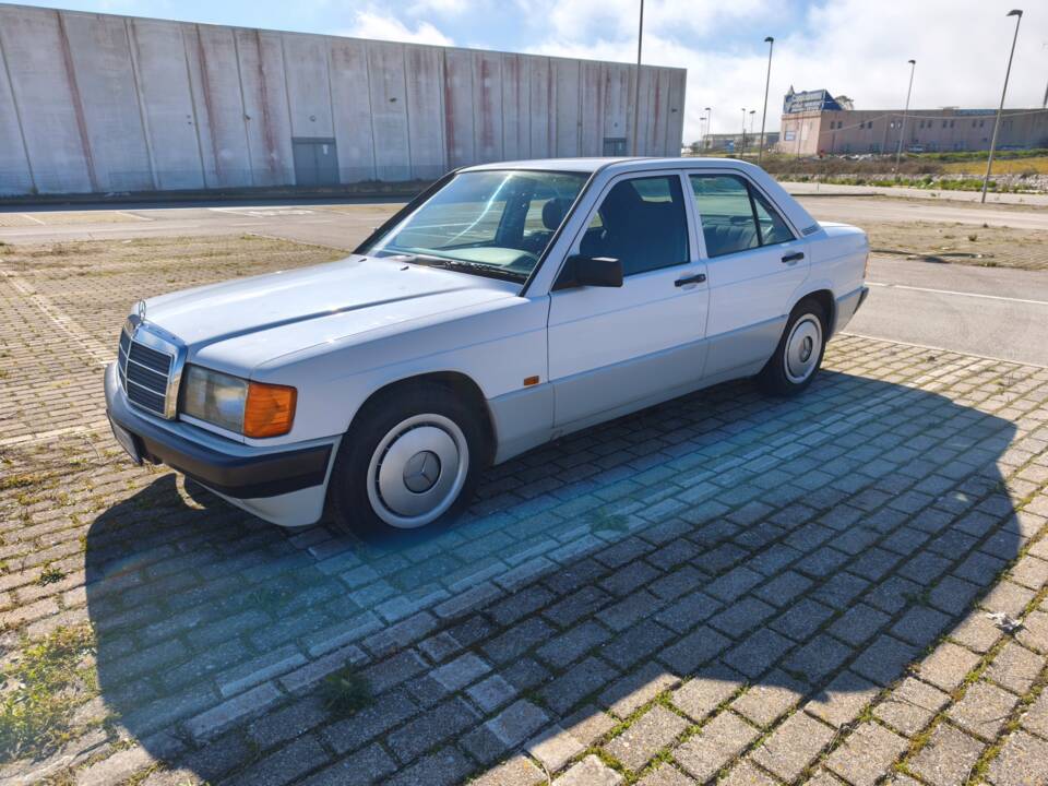 Image 3/22 of Mercedes-Benz 190 E 1.8 (1990)