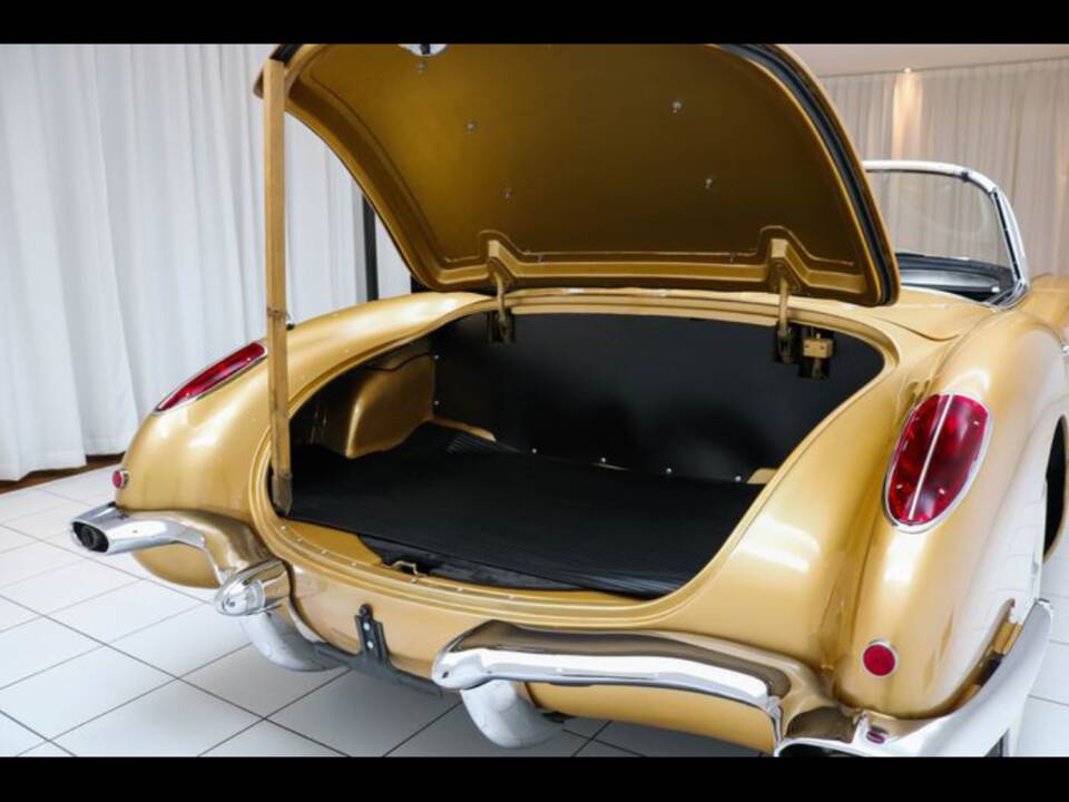 Image 61/100 of Chevrolet Corvette (1958)