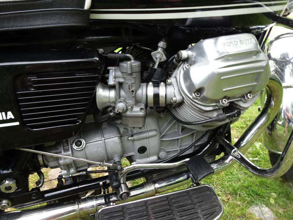 Image 8/9 of Moto Guzzi 850 T 3 California (1976)