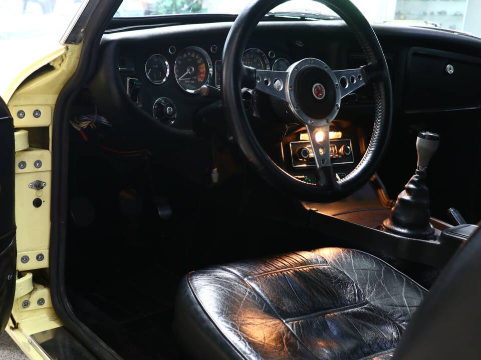 Bild 17/34 von MG MGB GT (1966)