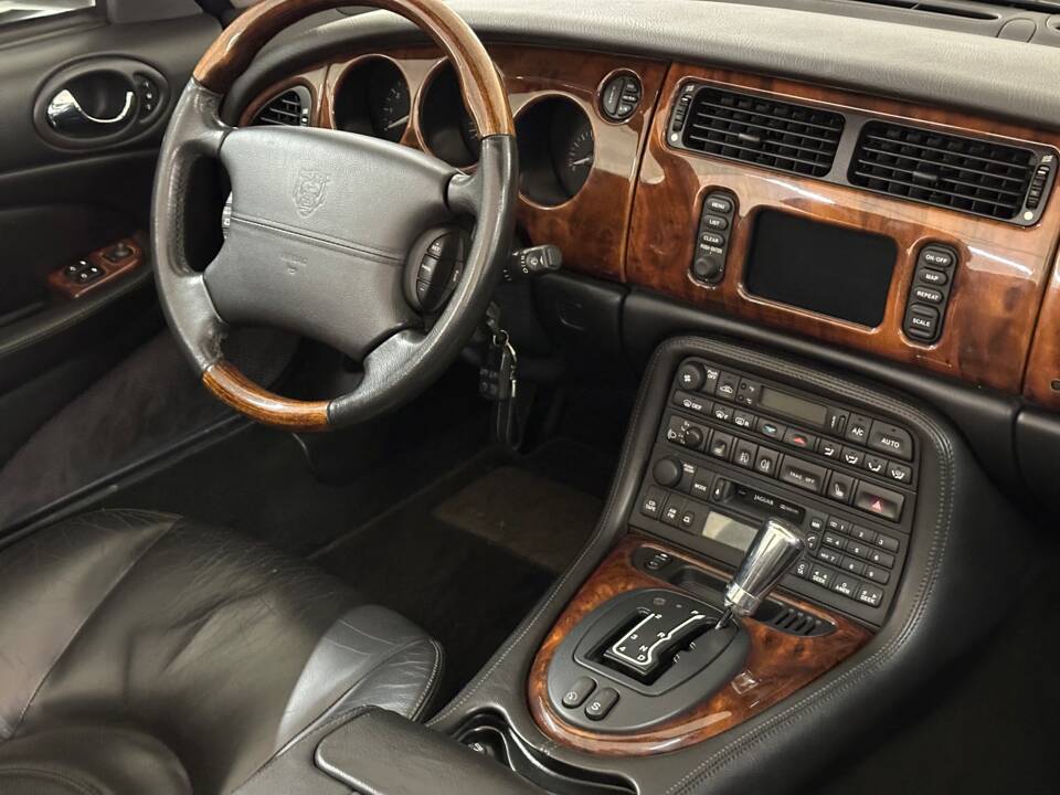 Afbeelding 14/17 van Jaguar XK8 4.0 (2002)