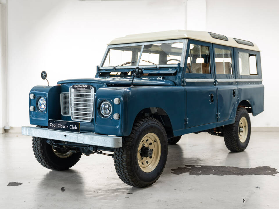 Image 1/31 of Land Rover 109 (1980)