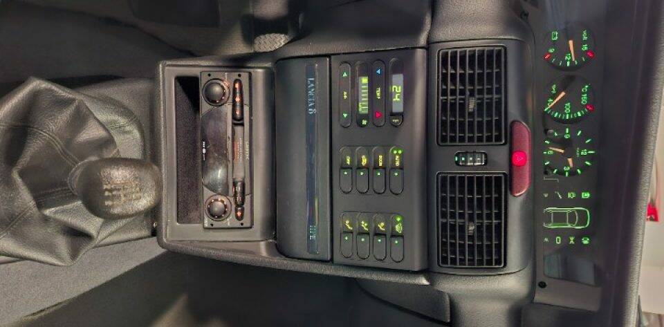 Image 13/49 of Lancia DELTA HPE 2.0 16V TURBO 3 (1997)