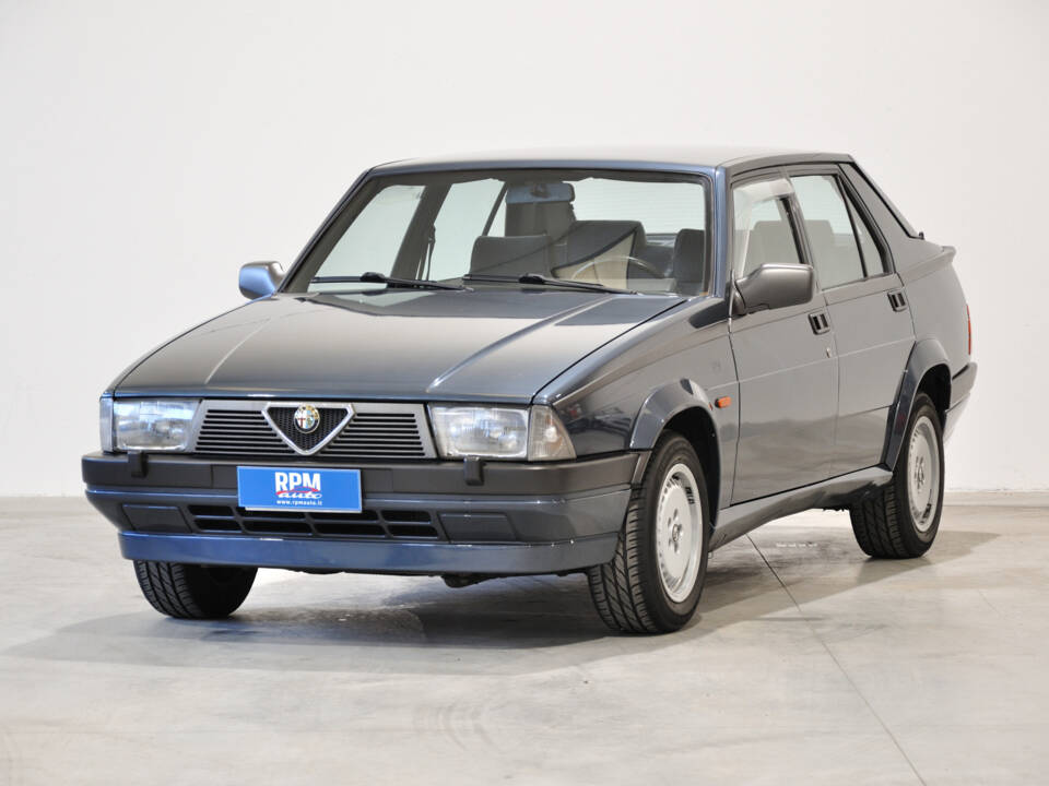 Bild 3/30 von Alfa Romeo 75 2.0 Twin Spark (1988)