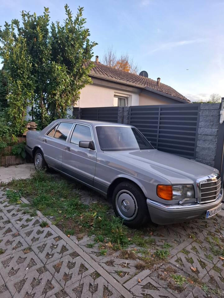 Bild 8/12 von Mercedes-Benz 300 SE (1986)